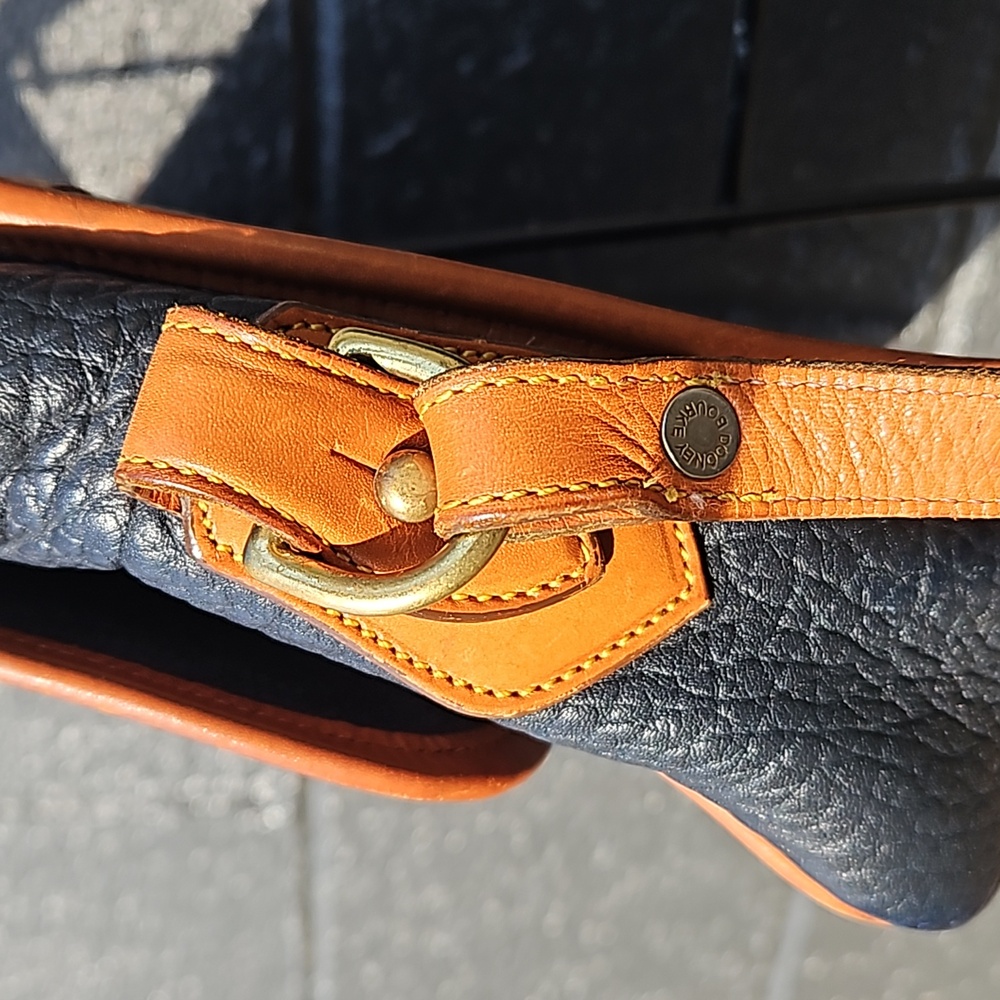Dooney & Bourke vintage sholder bag - Picture 4 of 8
